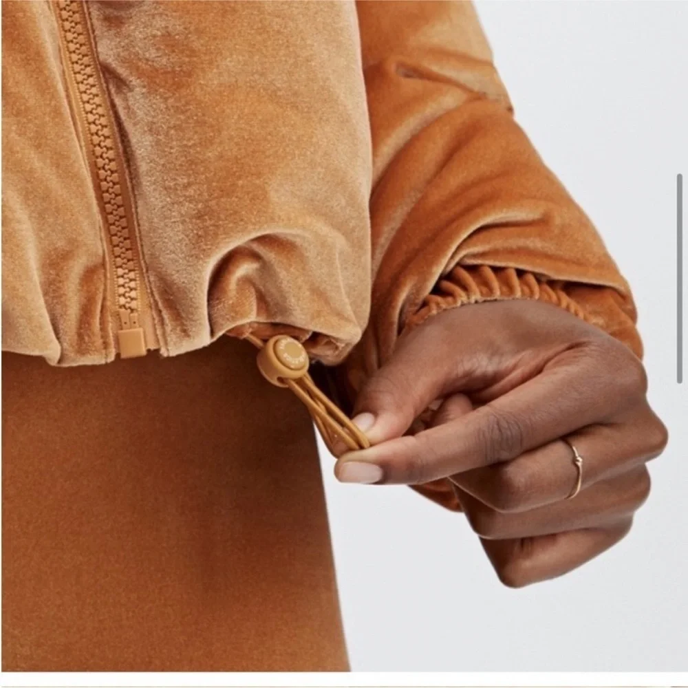 Fabletics Wander Velour Cropped Puffer Coat Large
